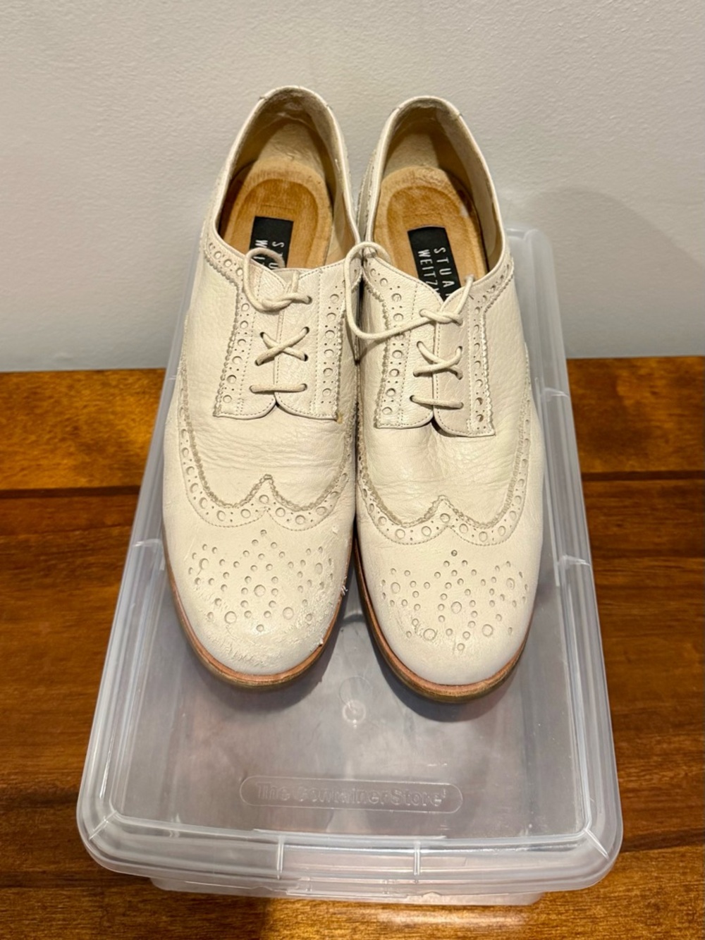 Stuart Weitzman Cream Leather Wingtip Derby Oxfords